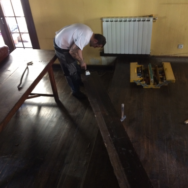 Casarilh. Extraccion Parket Viejo Y Colocacion De Pavimento Ceramico